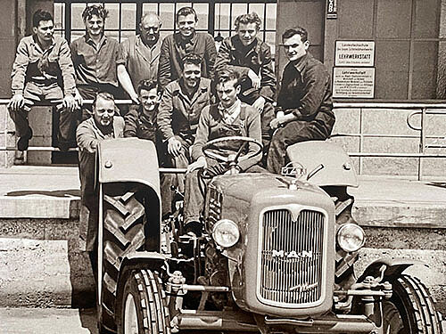 Zusätzlicher Vertrieb & Reparatur von Landmaschinen aufgebaut 1954